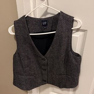 GAP Women’s Cropped Grey Herringbone Button-Up Vest Size L Petite Never Worn